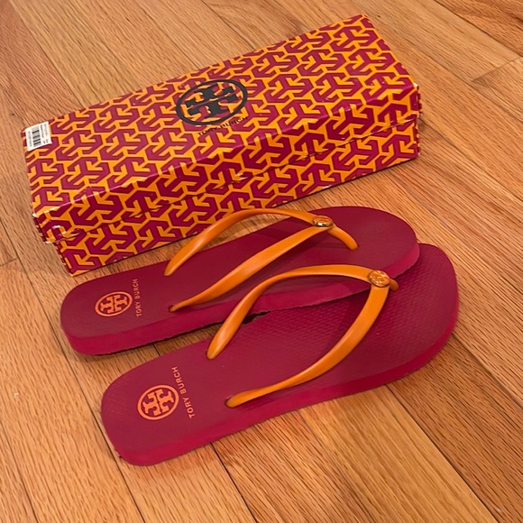 Tory Burch Shoes - NWT Tory Burch Thin Flip Flop - Size 8